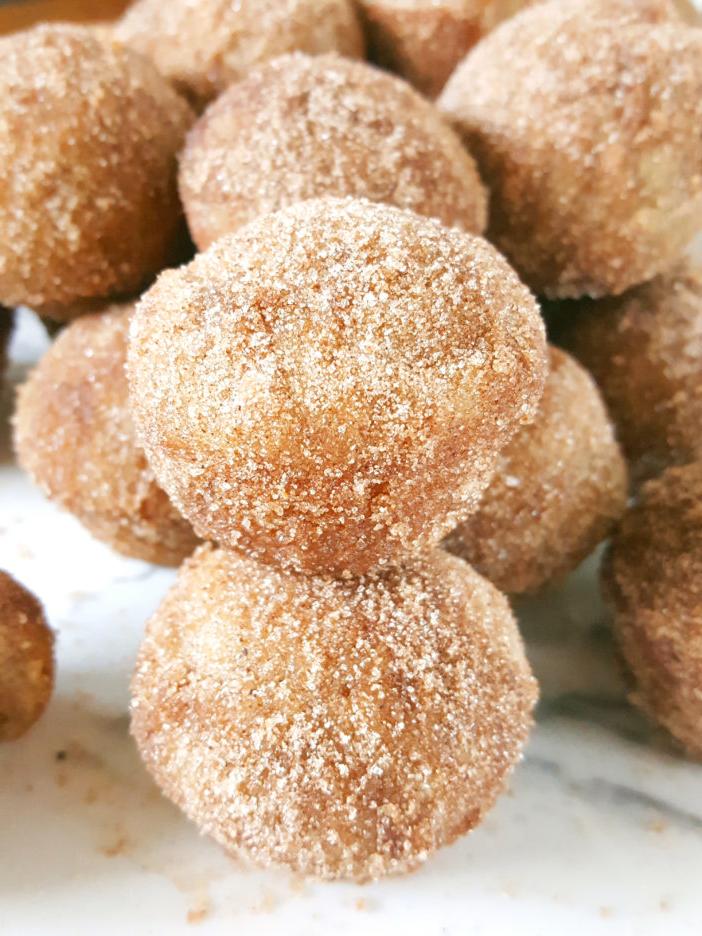 Mini Old-Fashioned Cinnamon Sugar Sour Cream Donut Muffins - Easy recipe for baked cinnamon sugar doughnuts in a mini muffin pan. | Beat Bake Eat