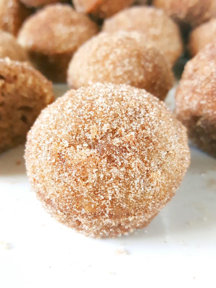 Mini Old-Fashioned Cinnamon Sugar Sour Cream Donut Muffins - Easy recipe for baked cinnamon sugar doughnuts in a mini muffin pan. | Beat Bake Eat