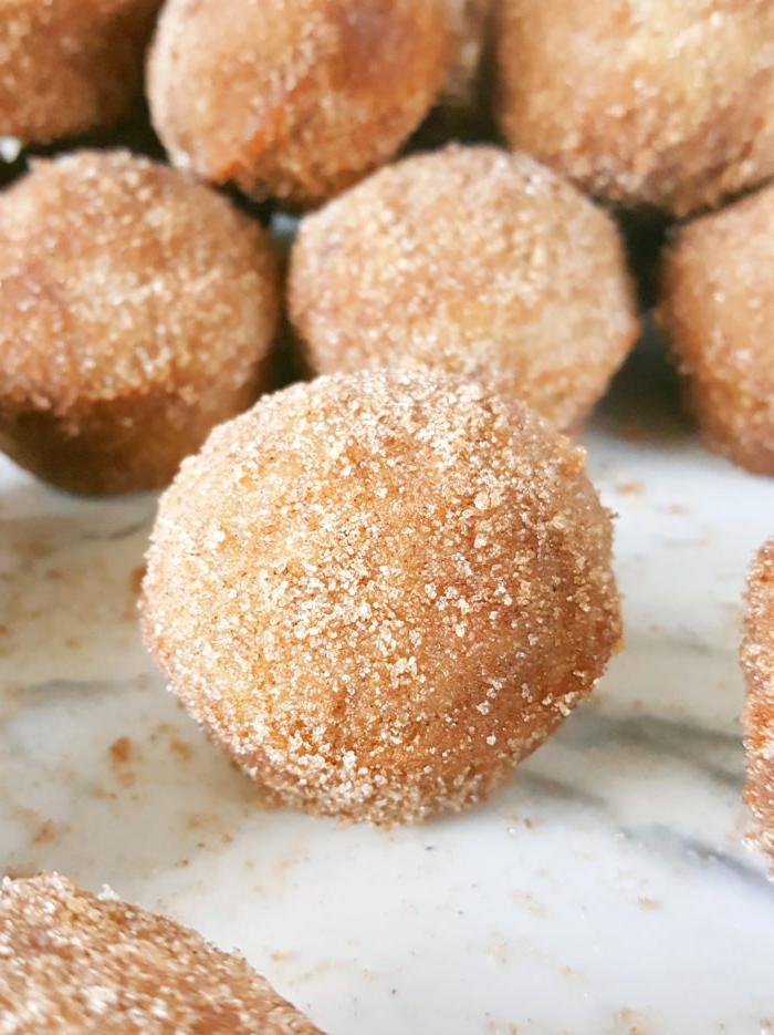 Mini Old-Fashioned Cinnamon Sugar Sour Cream Donut Muffins - Easy recipe for baked cinnamon sugar doughnuts in a mini muffin pan. | Beat Bake Eat