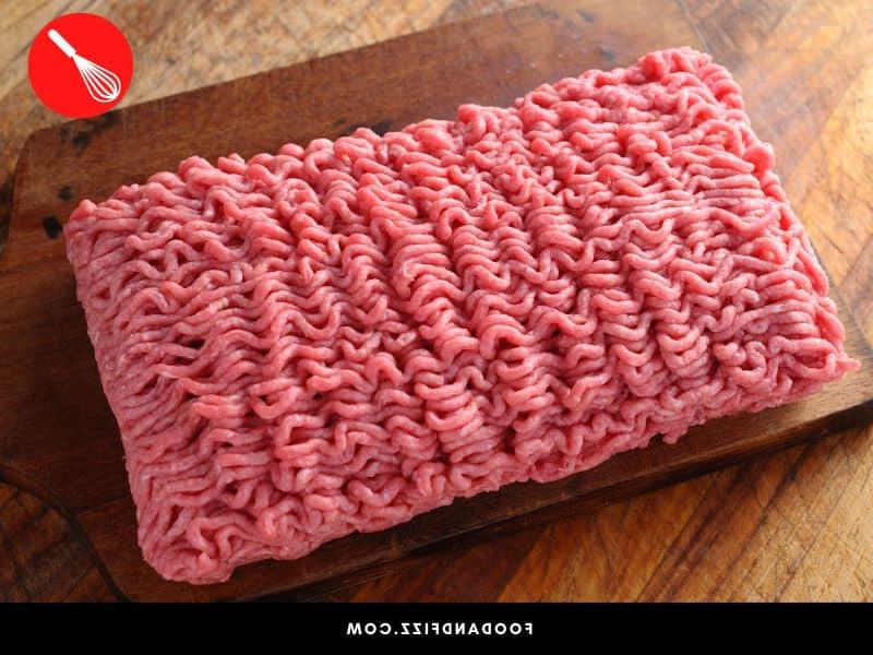 Fresh ground beef should not have any discoloration or smell and should be crumbly in texture, not slimy or sticky. 
