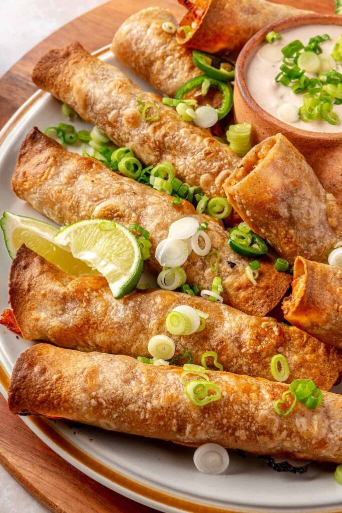 Barbekü Soslu Keçi Cheddar Peynirli Tavuk Taquitos Tarifi: Pratik ve Lezzetli Bir Atıştırmalık